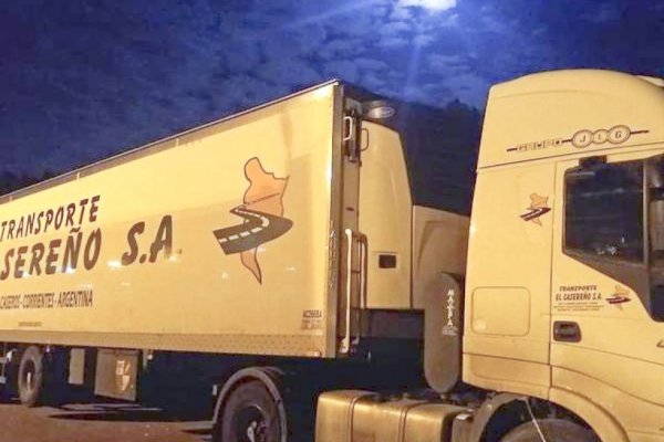 Piratas del asfalto asaltaron el camión de una pollería en Corrientes