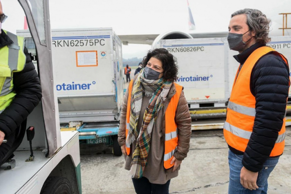 Llegaron más de un millón de vacunas AstraZeneca desde los Estados Unidos y hoy arriban Sinopharm