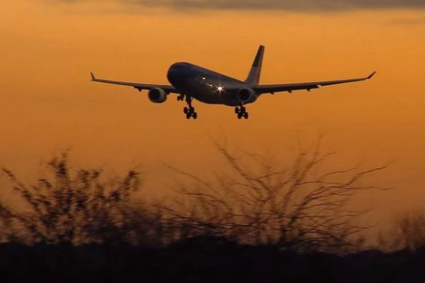 Llegó un nuevo vuelo de Aerolíneas Argentinas con otras 768.000 vacunas Sinopharm