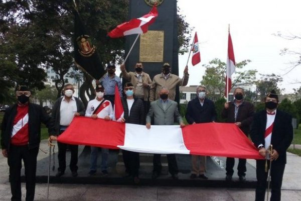 Crece la tensión en Perú: más de 600 militares retirados presionaron al JNE contra la victoria de Castillo
