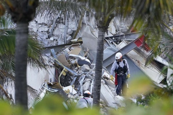 Confirman al menos cuatro muertos por el derrumbe del edificio en Miami