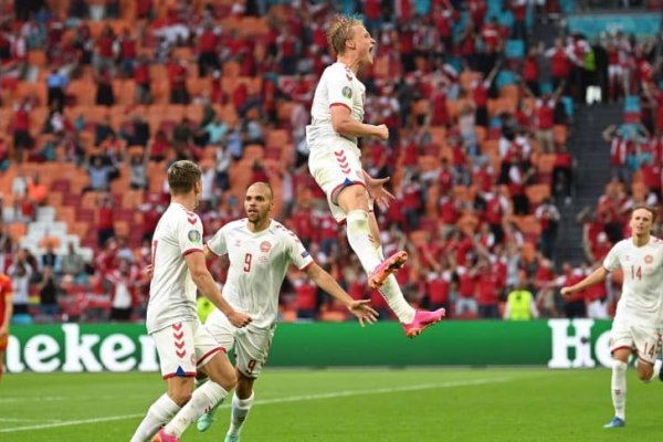 Dinamarca goleó a Gales y se metió en cuartos de final
