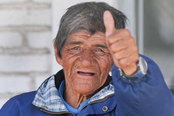 Ganó la lotería y donó todo para que le hicieran tribuna a su club