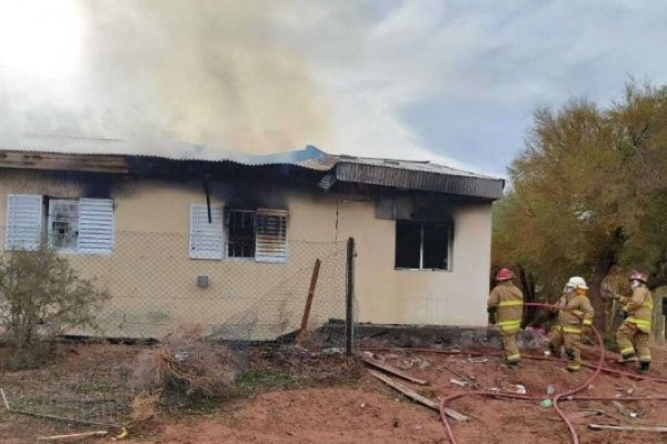 Explotó una escuela rural en Neuquén: Dos obreros muertos