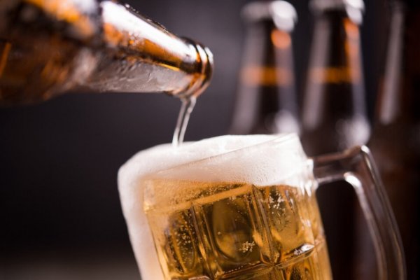 Regalarán cerveza para incentivar la vacunación entre les jóvenes