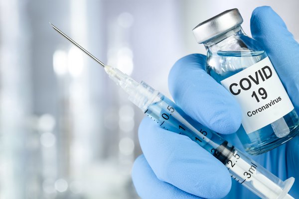 Vacunación COVID: inscriben a mayores de 18 años de toda la provincia