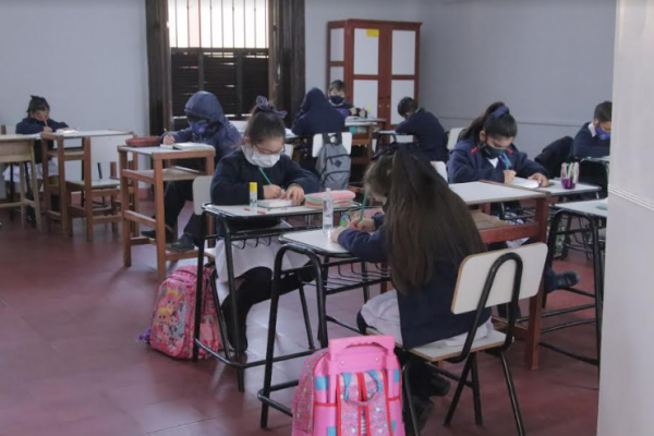 Piden en la Justicia suspender clases presenciales en Corrientes