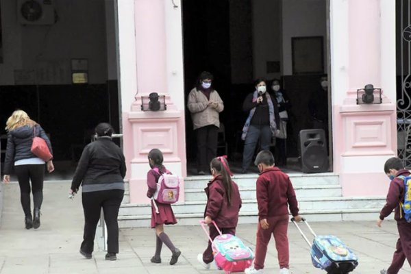 Escuelas costean con fondos propios los insumos para garantizar la presencialidad