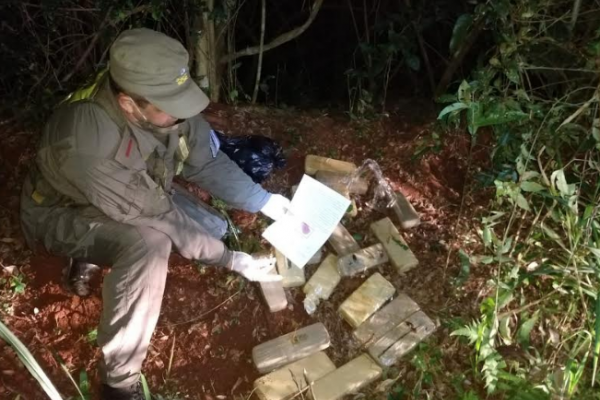 Misiones: Abandonan 13 kilos de marihuana al ver a los gendarmes