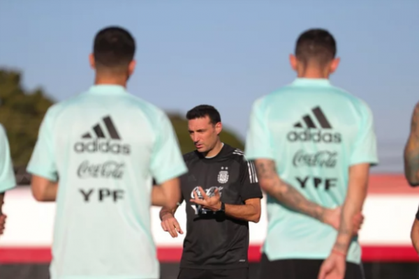 Lionel Scaloni maneja variantes para el duelo contra Colombia