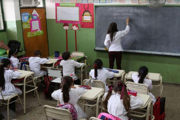 Docentes provinciales volverán a protestar ahora por cesantías