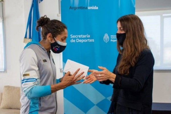 Despedida y banderas para los deportistas