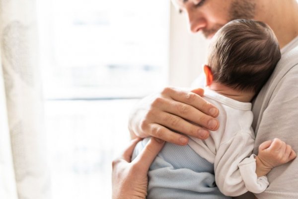 Comienzan a debatir la ampliación de la licencia por paternidad