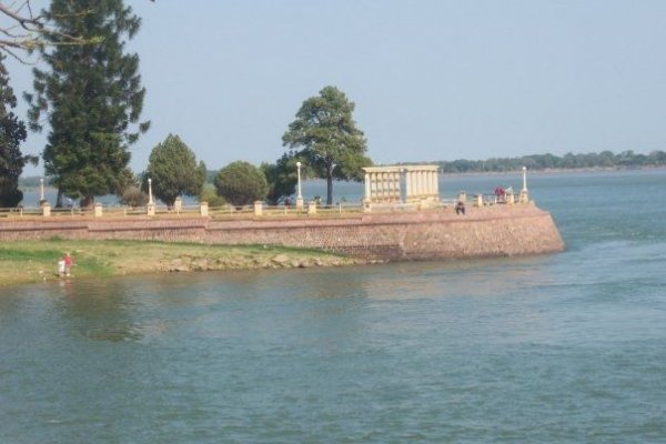 Punta San Sebastián: Policías salvaron a un joven que se arrojó al río Paraná