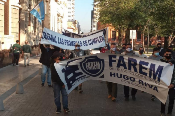 Protesta en el centro correntino: Remiseros piden ayuda alimentaria