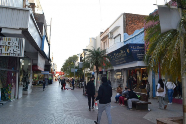 Feriado: Comercios lucirán con los colores patrios