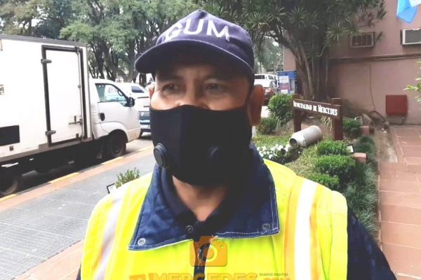 Trabajador municipal encontró un bolso con el sueldo de dos jubilados y lo devolvió