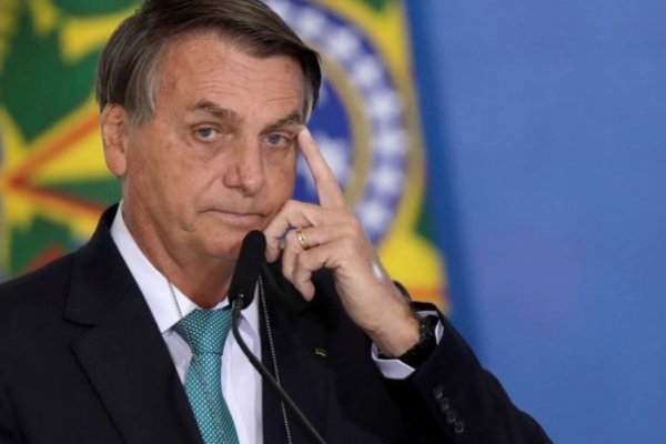 Presidente Jair Bolsonaro fue internado