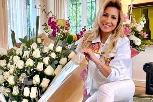 Rodeada de flores en Olivos, Fabiola Yañez cumplió 40 años y agradeció a su amor