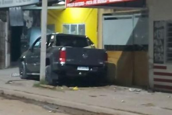 Perdió el control de su camioneta y atropelló y mató a dos personas