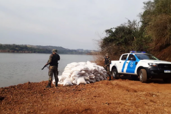 Prefectura secuestró 10 toneladas de maíz en la costa del río Uruguay