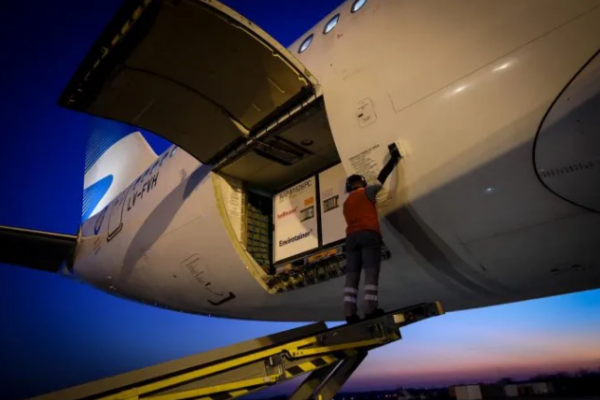 Este jueves llega otro vuelo proveniente de China con más dosis de la vacuna de Sinopharm