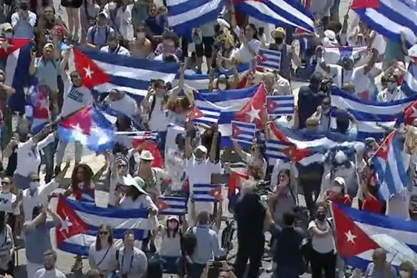 Papa Francisco pide “paz, diálogo y solidaridad” para Cuba