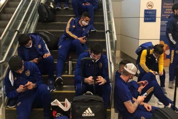 Boca, retenido casi dos horas en su llegada a Brasil