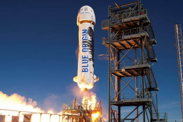 Jeff Bezos viajó con éxito al espacio