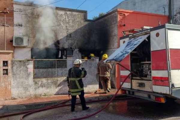 Piden ayuda para una familia que perdió todo en un incendio