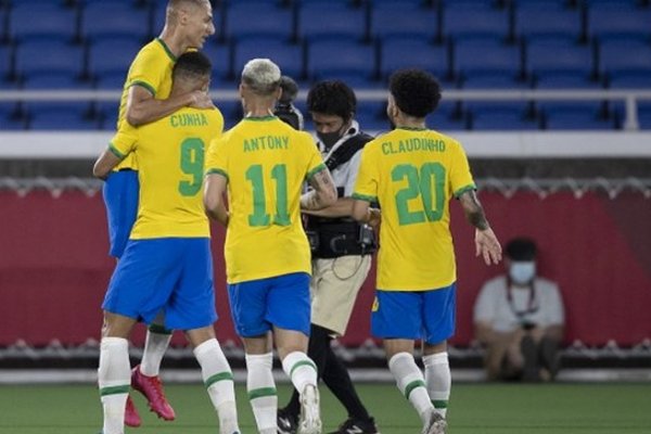 Brasil, defensor del oro, derrotó a Alemania por 4 a 2 con triplete de Richarlison