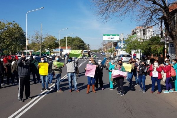 Corrientes: Enfermeros recrudecieron reclamos y cortaron la avenida Artigas