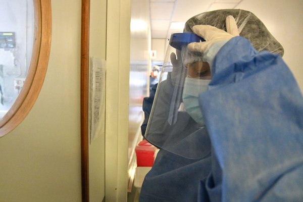 38 muertes y 981 contagios nuevos de coronavirus en Argentina