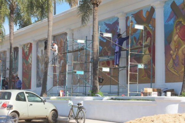 Artistas visuales recuperan los murales del San Juan Bautista