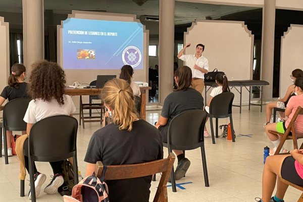 Jugadoras de cesto recibieron una charla sobre prevención de lesiones