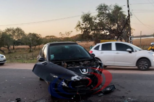 Santa Ana: Un herido tras violento choque entre dos autos