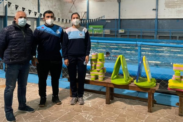 Natación recibió elementos deportivos