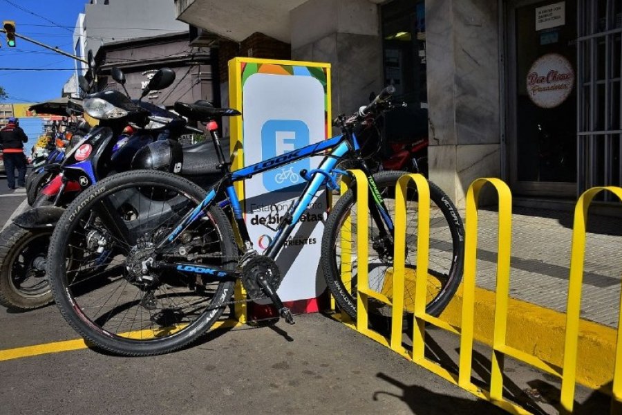 Suman estacionamientos para bicicletas en la Ciudad