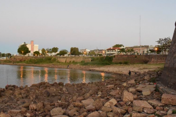 Peligrosas excursiones en senderos que ofrece la histórica bajante del río