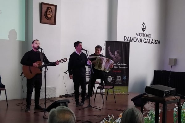 Inauguraron el auditorio Ramona Galarza en la Casa de Corrientes en Buenos Aires