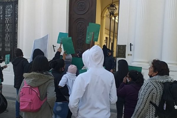 Manifestación frente a Seguridad: Reclamaron la libertad de un preso