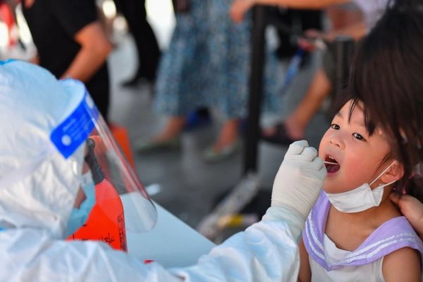 China vive el peor rebrote de coronavirus desde el de Wuhan y confina a millones