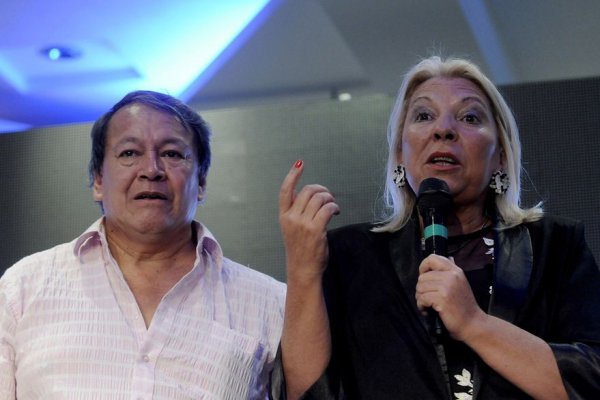 Toty Flores visitó a una escribana y sumó tensión a la pelea entre Carrió y Manes