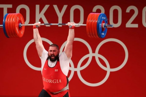 Lasha Talakhadze, medalla dorada y doble récord en los Juegos Olímpicos