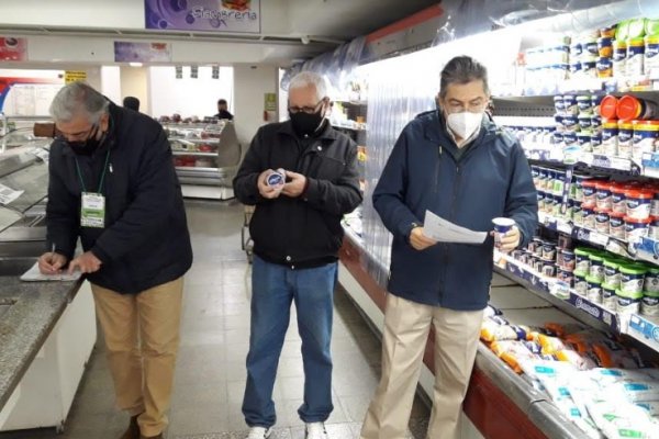 Detectaron alimentos vencidos en supermercados de la capital