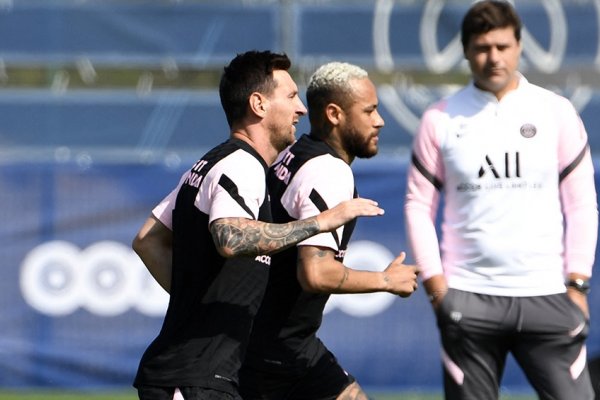 Lionel Messi y el plantel del PSG entrenaron ante el público durante 15 minutos en París