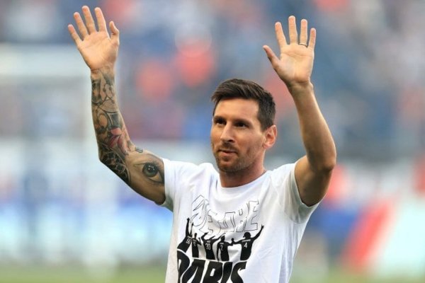 Messi fue presentado ante una multitud en el PSG: 