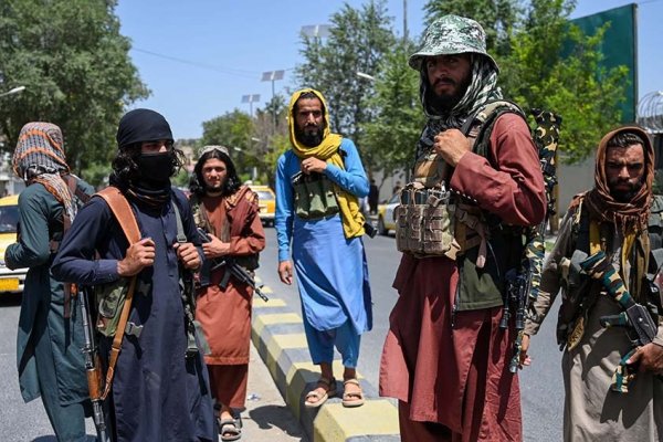 Escenas de pánico y huidas de Kabul tras la toma del poder de los talibanes