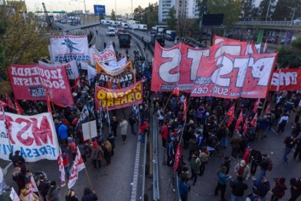 Caos en el centro porteño por una masiva movilización piquetera