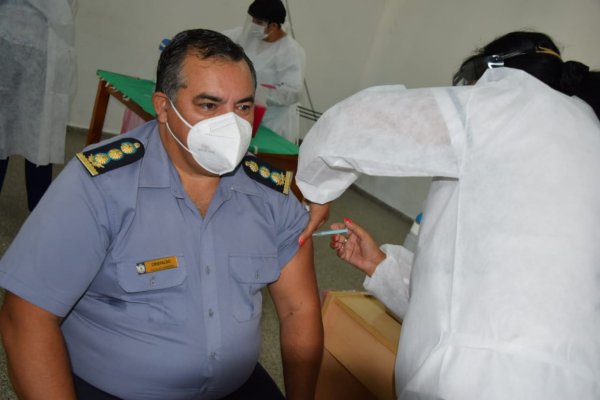 Comienza la vacunación con la segunda dosis a policías de Corrientes